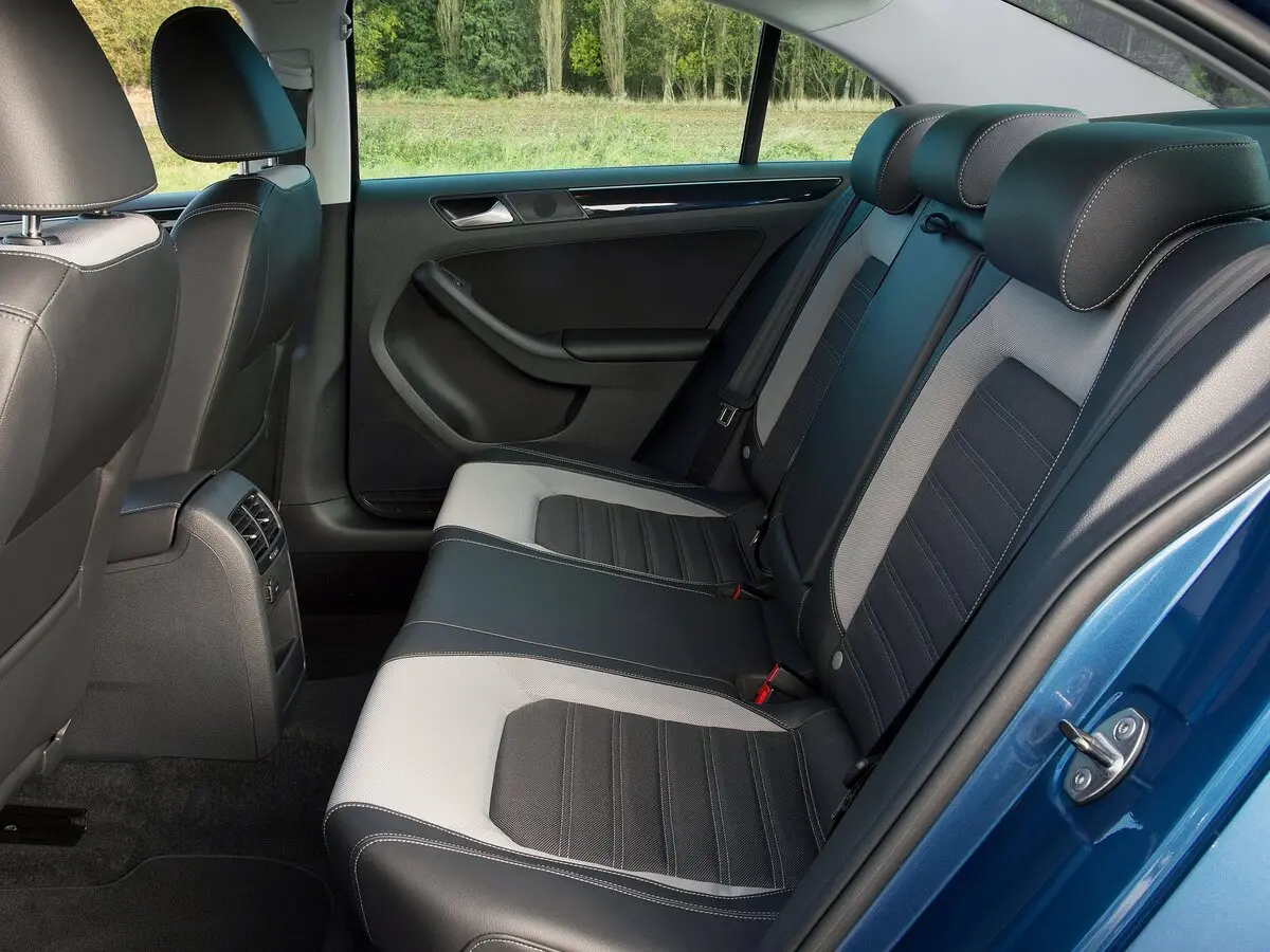 Volkswagen Jetta VI Рестайлинг Седан — фото 9