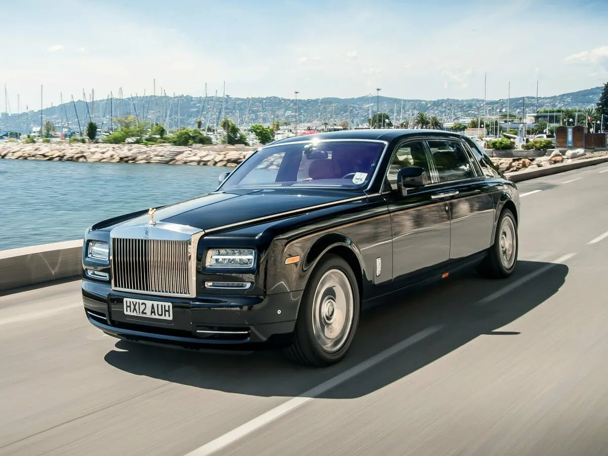 Rolls-Royce Phantom VII Рестайлинг (Series II) Седан Long