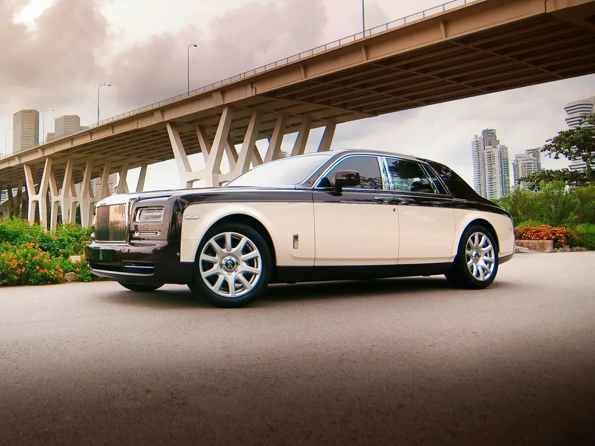 Rolls-Royce Phantom VII Рестайлинг (Series II) Седан Long — 照片 2