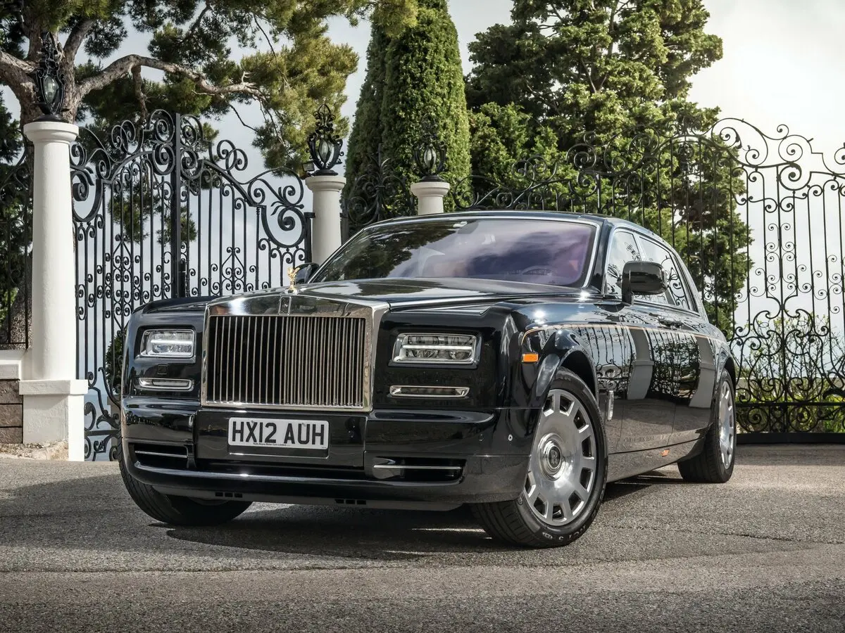 Rolls-Royce Phantom VII Рестайлинг (Series II) Седан Long — 照片 3