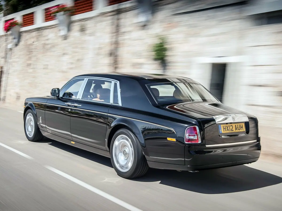 Rolls-Royce Phantom VII Рестайлинг (Series II) Седан Long — 照片 4