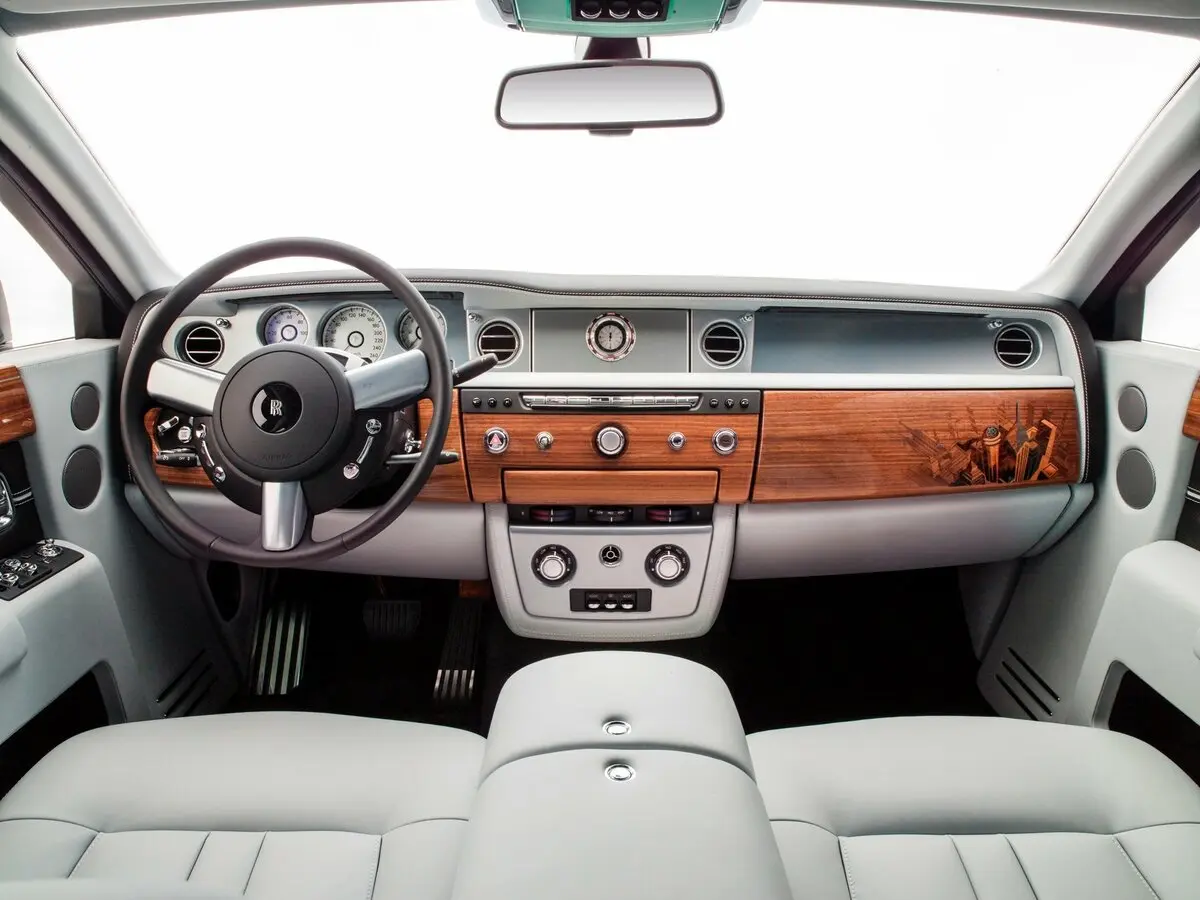 Rolls-Royce Phantom VII Рестайлинг (Series II) Седан Long — 照片 5
