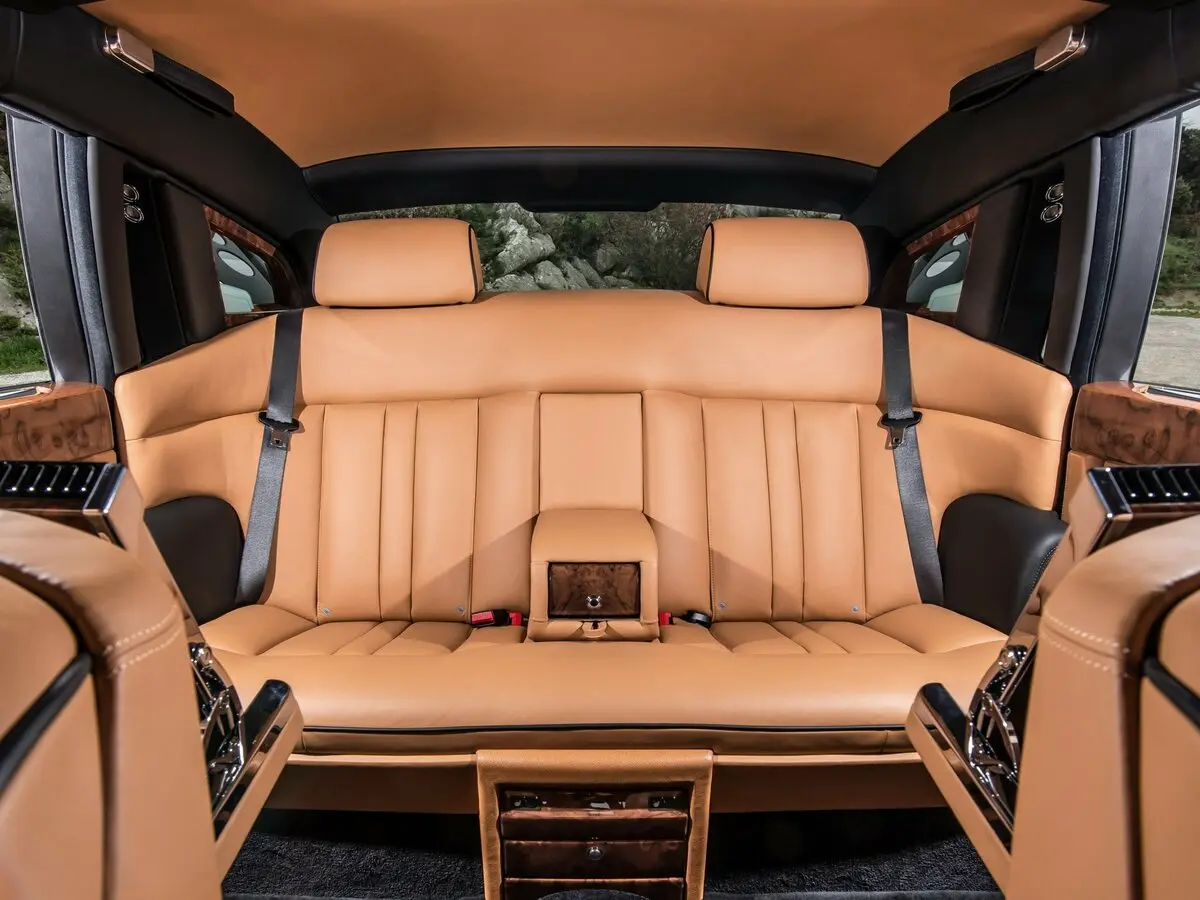Rolls-Royce Phantom VII Рестайлинг (Series II) Седан Long — 照片 7