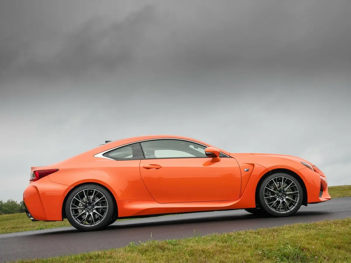 Lexus RC F I Купе — 照片 2
