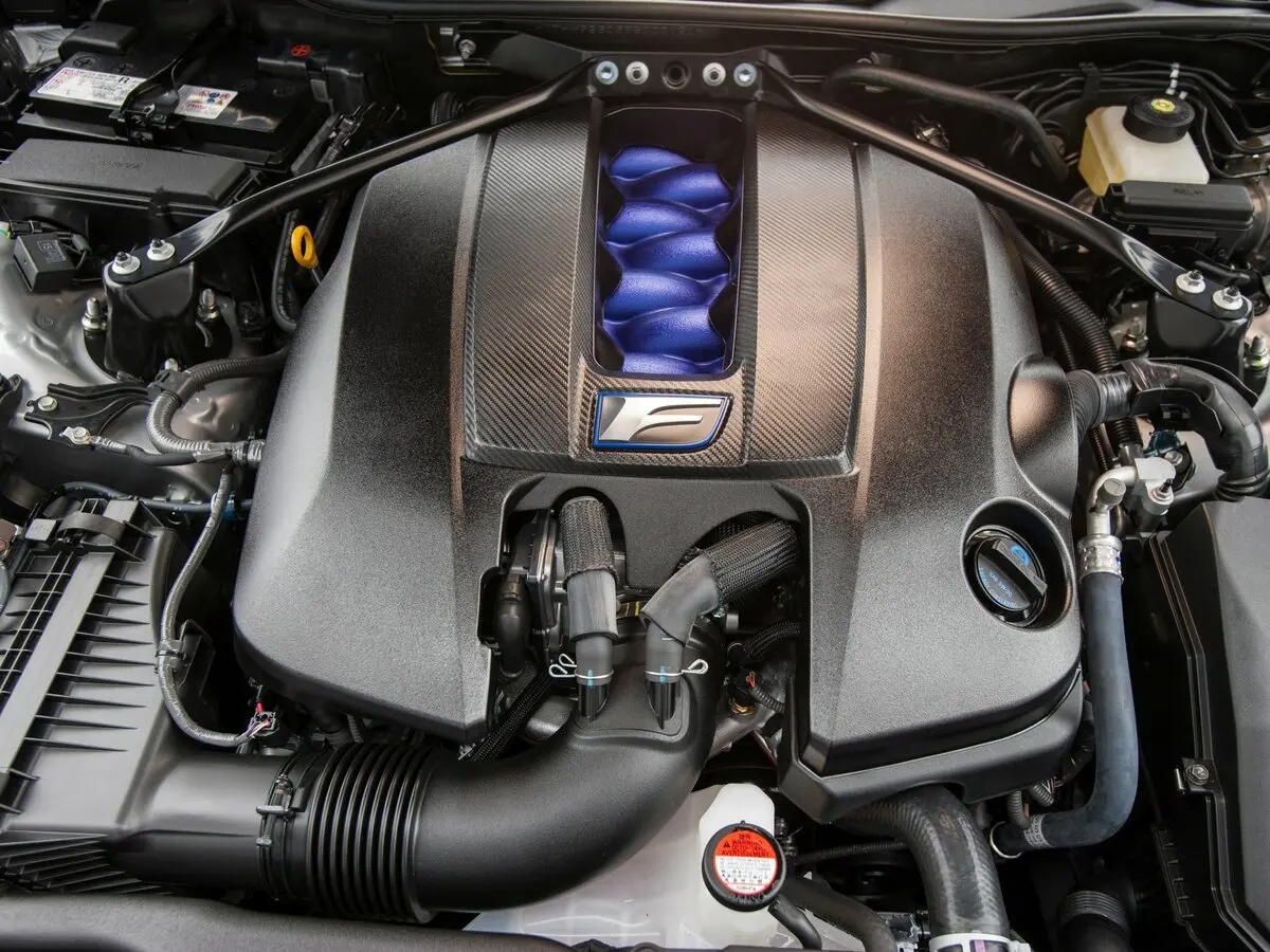 Lexus RC F I Купе — 照片 17
