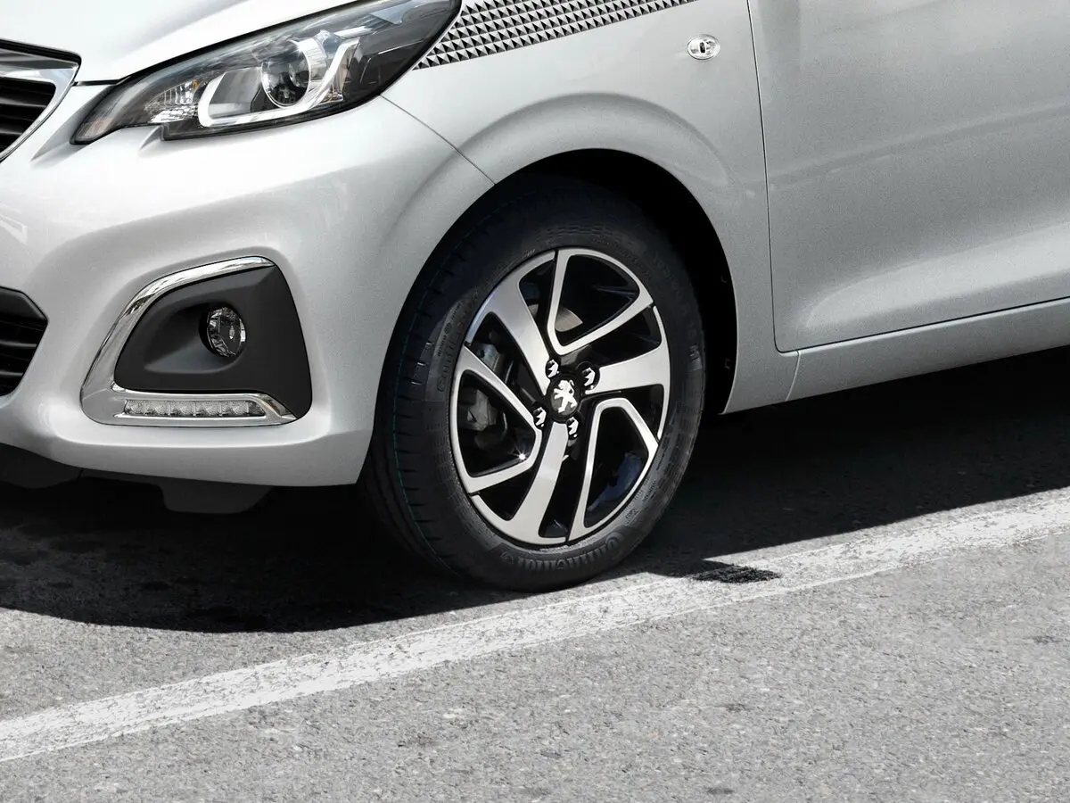Peugeot 108 2014 – 2021 Хэтчбек 5 дв. — сүрөт 16