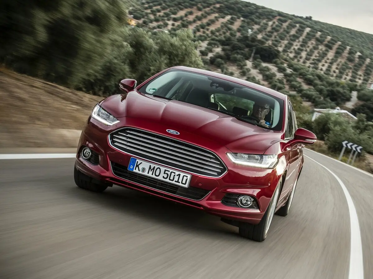 Ford Mondeo V Лифтбек — фото 3