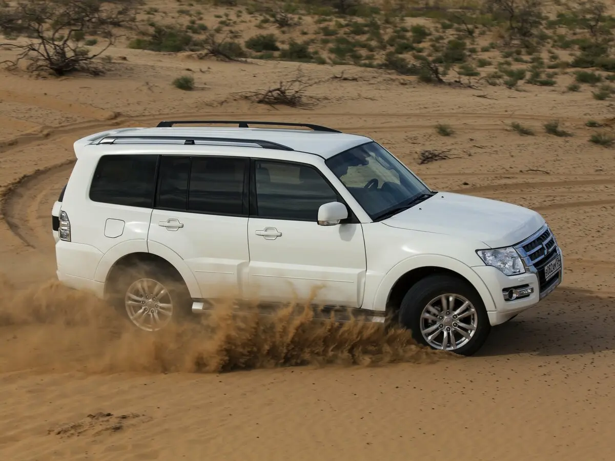 Mitsubishi Pajero IV Рестайлинг 2 Внедорожник 5 дв. — сүрөт 2