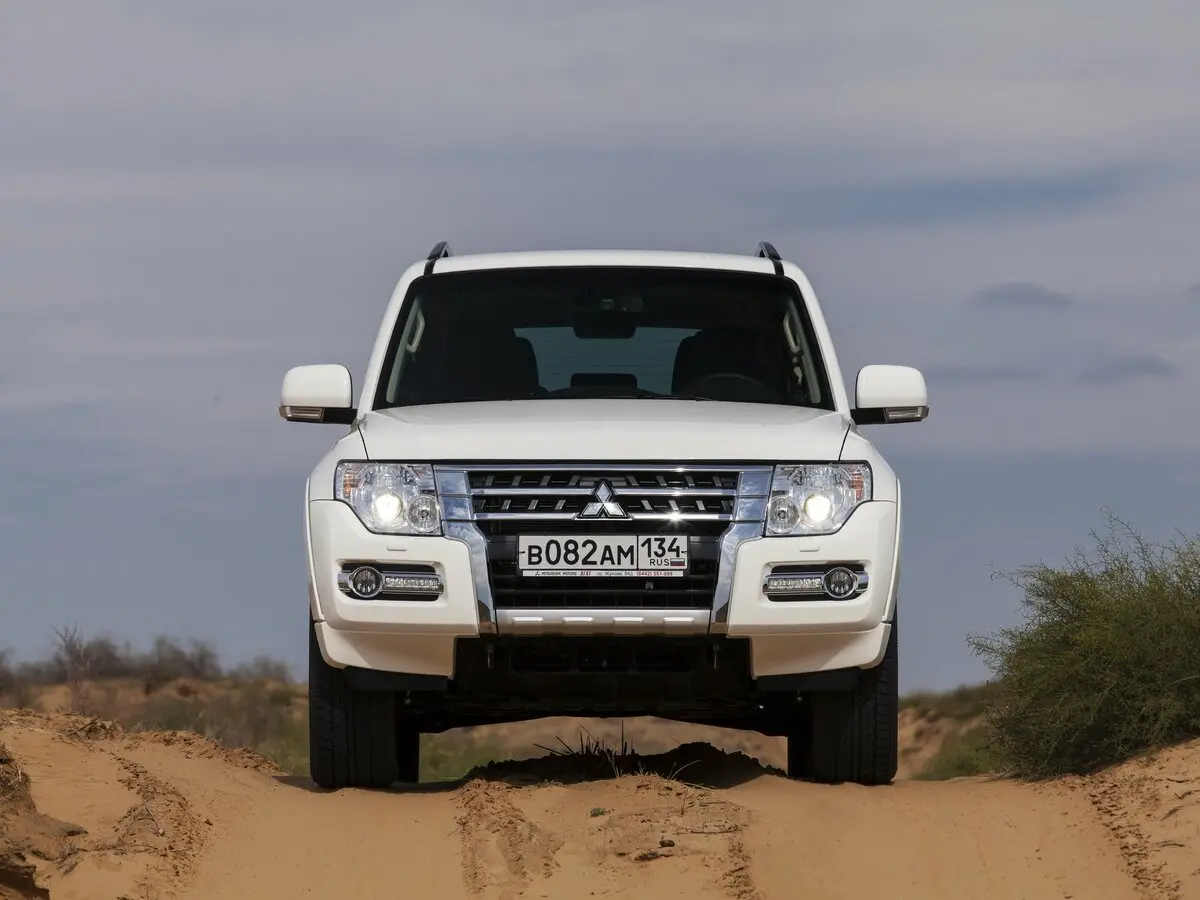 Mitsubishi Pajero IV Рестайлинг 2 Внедорожник 5 дв. — сүрөт 3