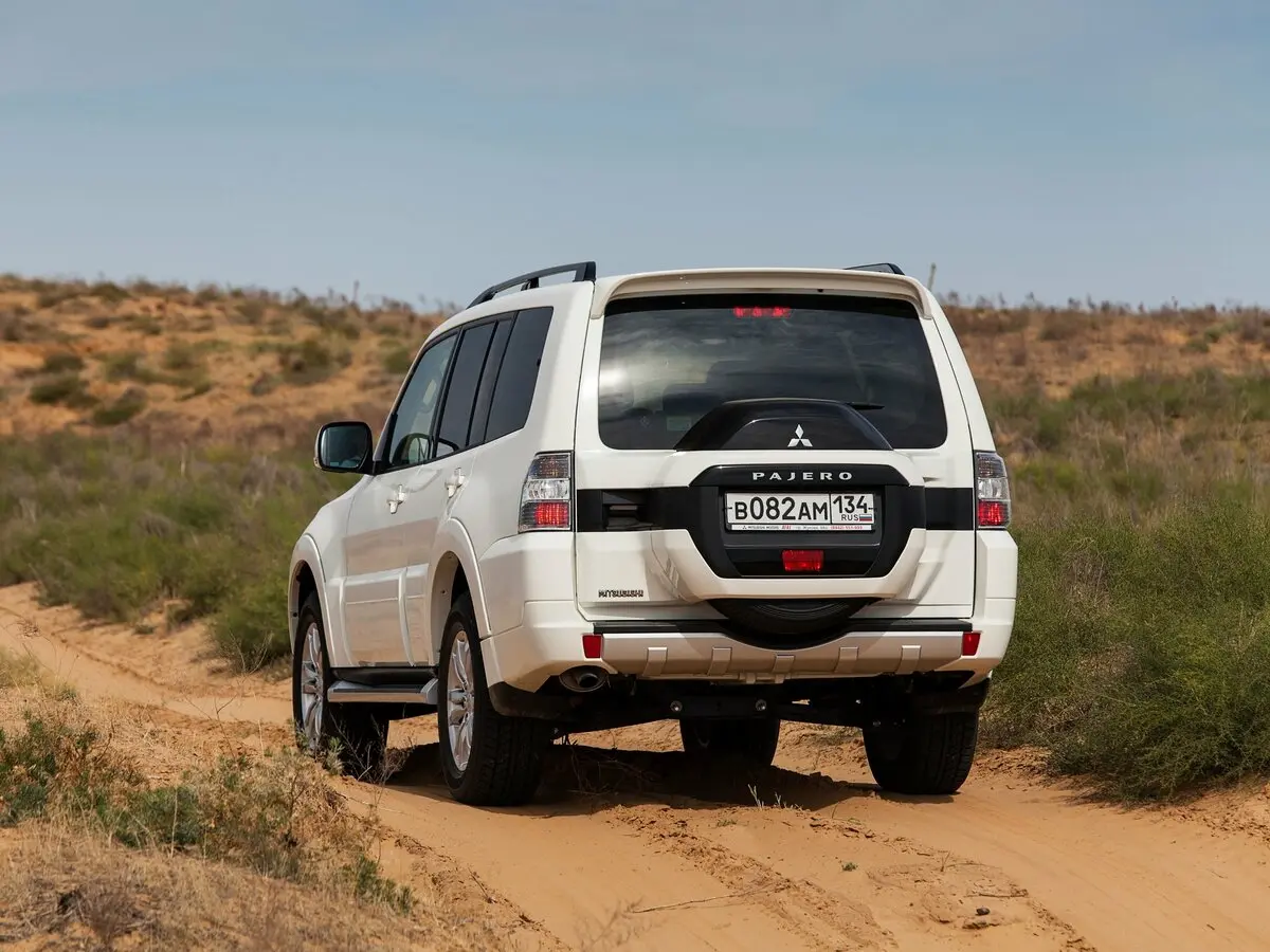 Mitsubishi Pajero IV Рестайлинг 2 Внедорожник 5 дв. — сүрөт 4