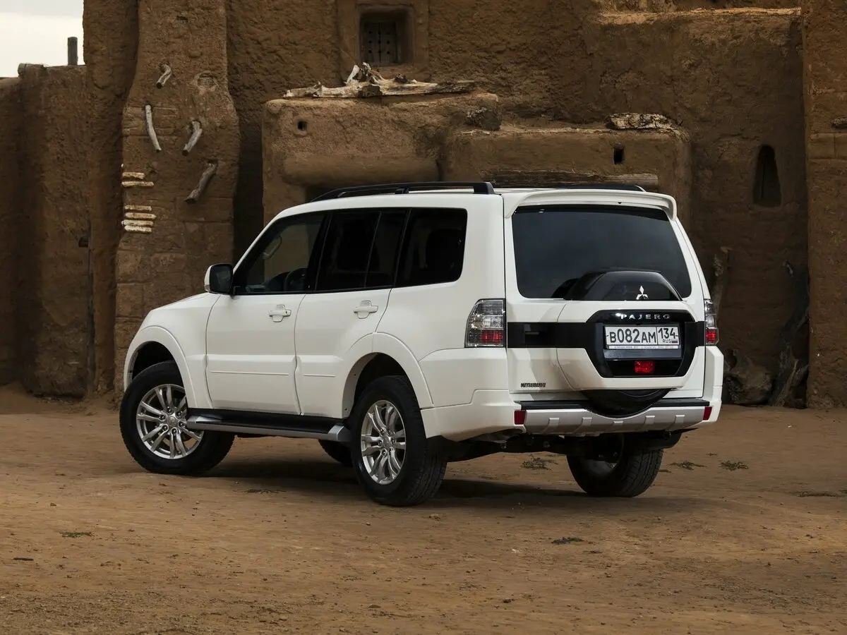 Mitsubishi Pajero IV Рестайлинг 2 Внедорожник 5 дв. — сүрөт 5