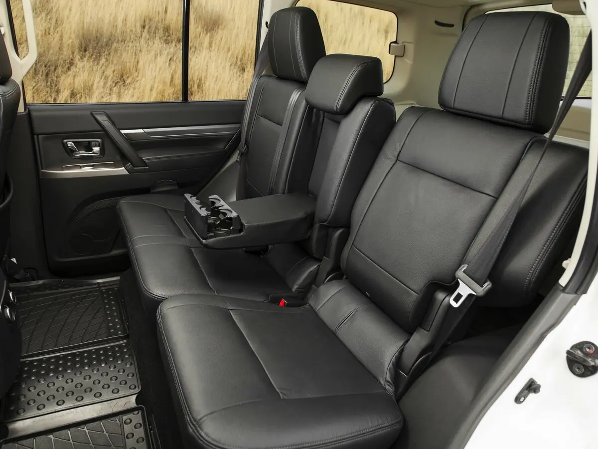 Mitsubishi Pajero IV Рестайлинг 2 Внедорожник 5 дв. — сүрөт 8