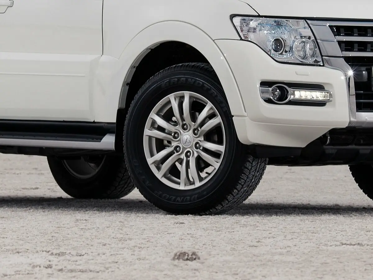 Mitsubishi Pajero IV Рестайлинг 2 Внедорожник 5 дв. — сүрөт 13