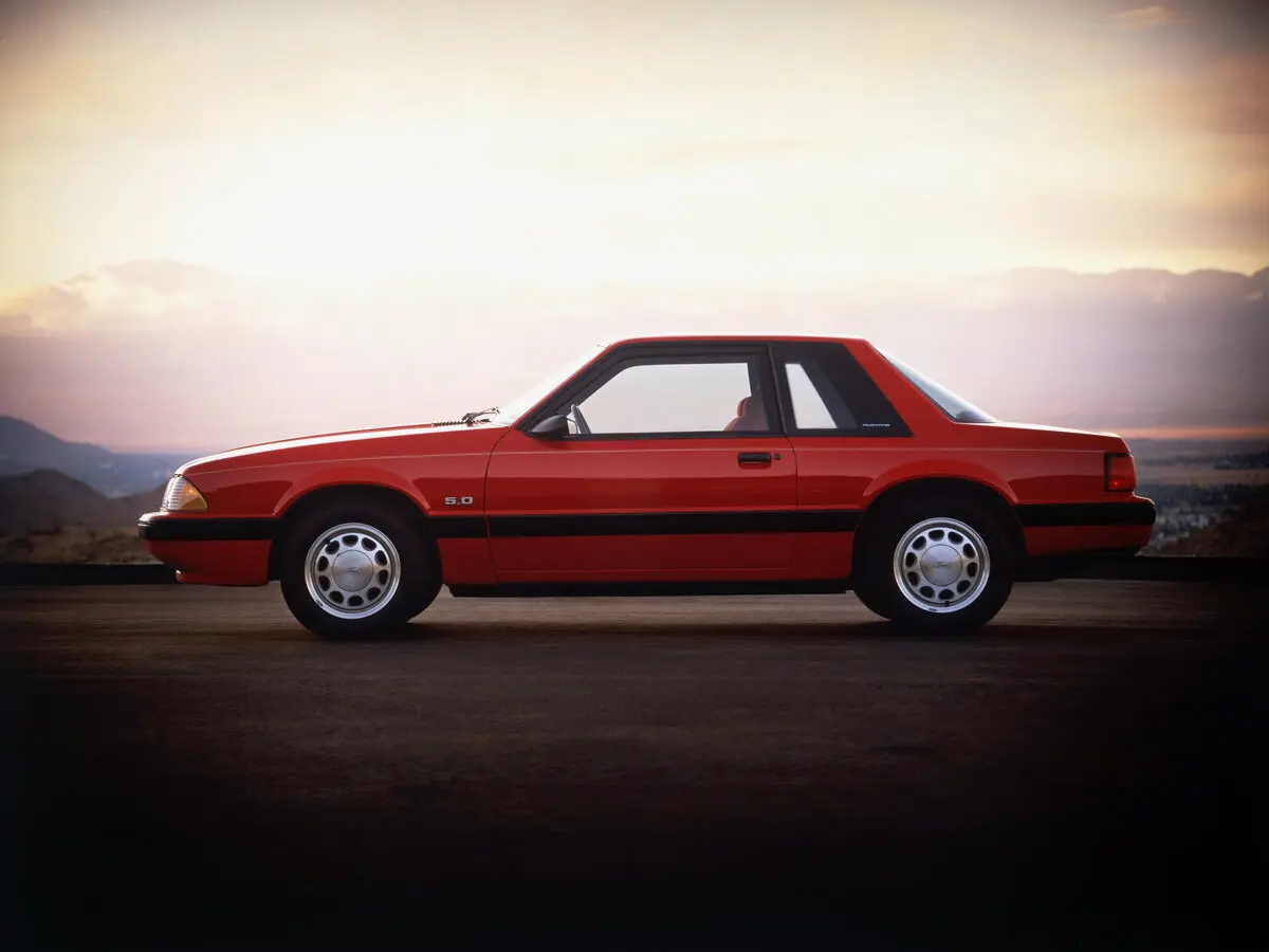 Ford Mustang III Рестайлинг Купе — сүрөт 2