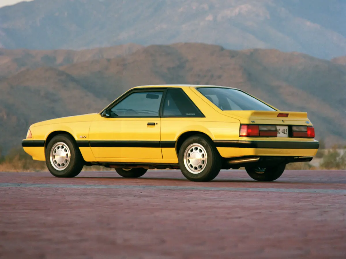 Ford Mustang III Рестайлинг Купе — сүрөт 3