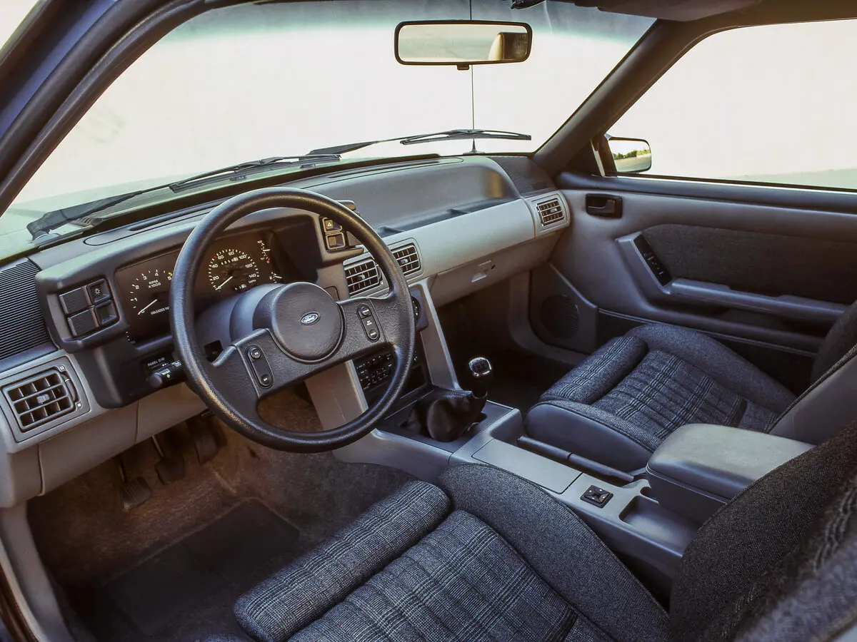Ford Mustang III Рестайлинг Купе — сүрөт 4