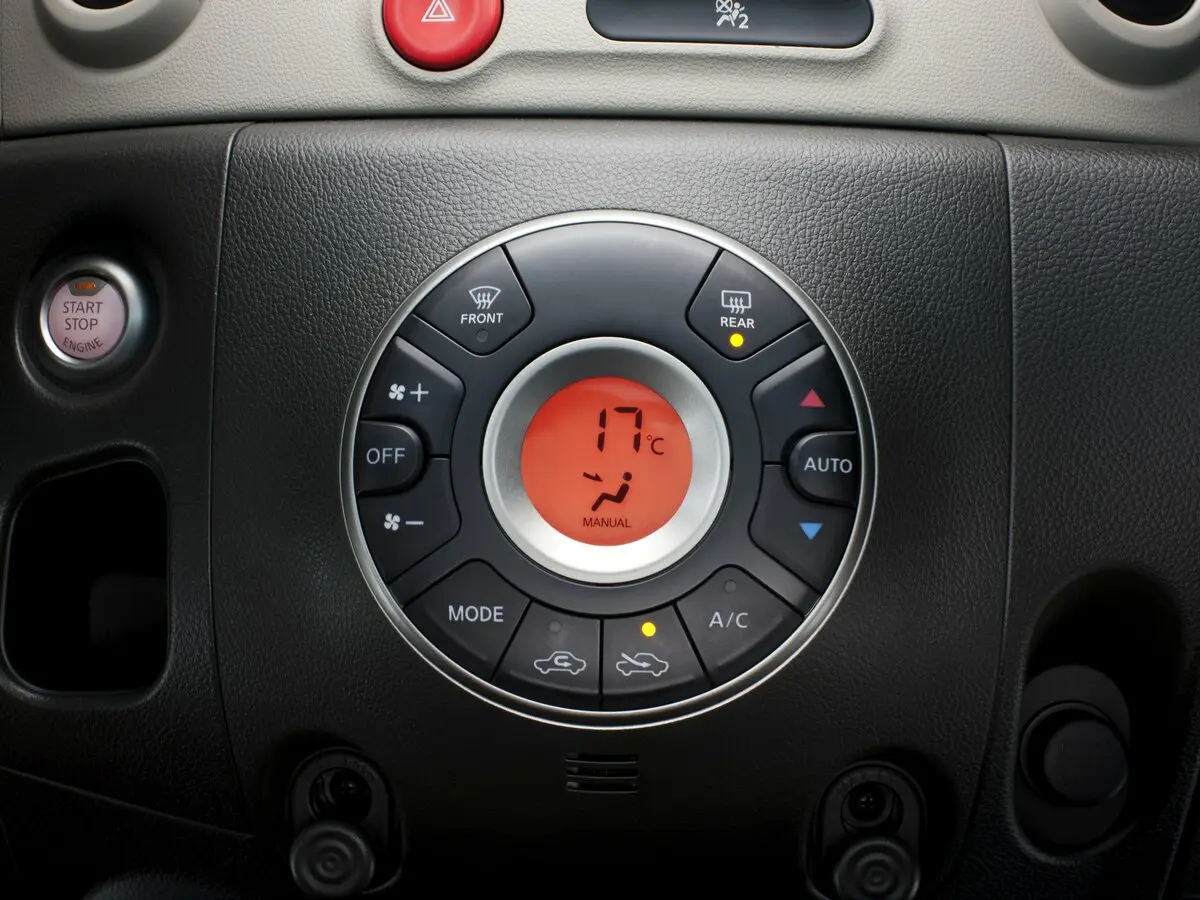 Nissan Cube III (Z12) Компактвэн — фото 17