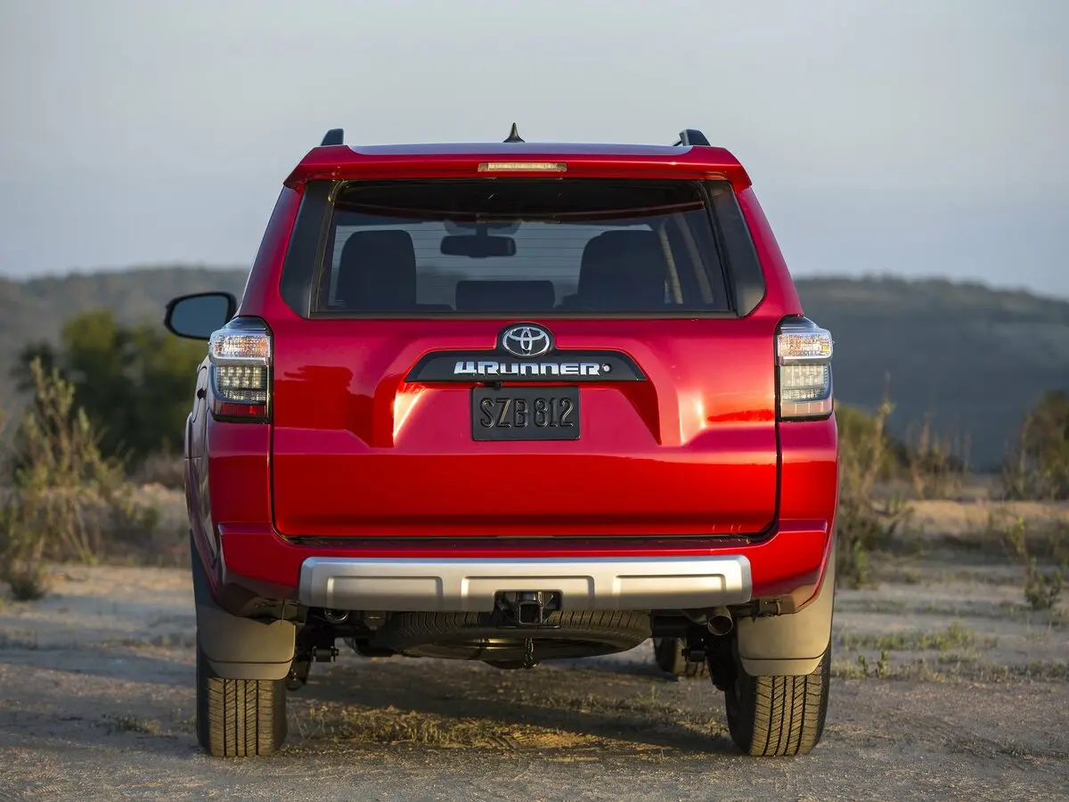 Toyota 4Runner V Рестайлинг Внедорожник 5 дв. — фото 4