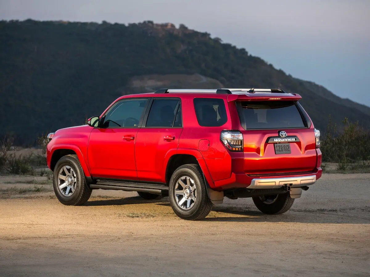 Toyota 4Runner V Рестайлинг Внедорожник 5 дв. — фото 5