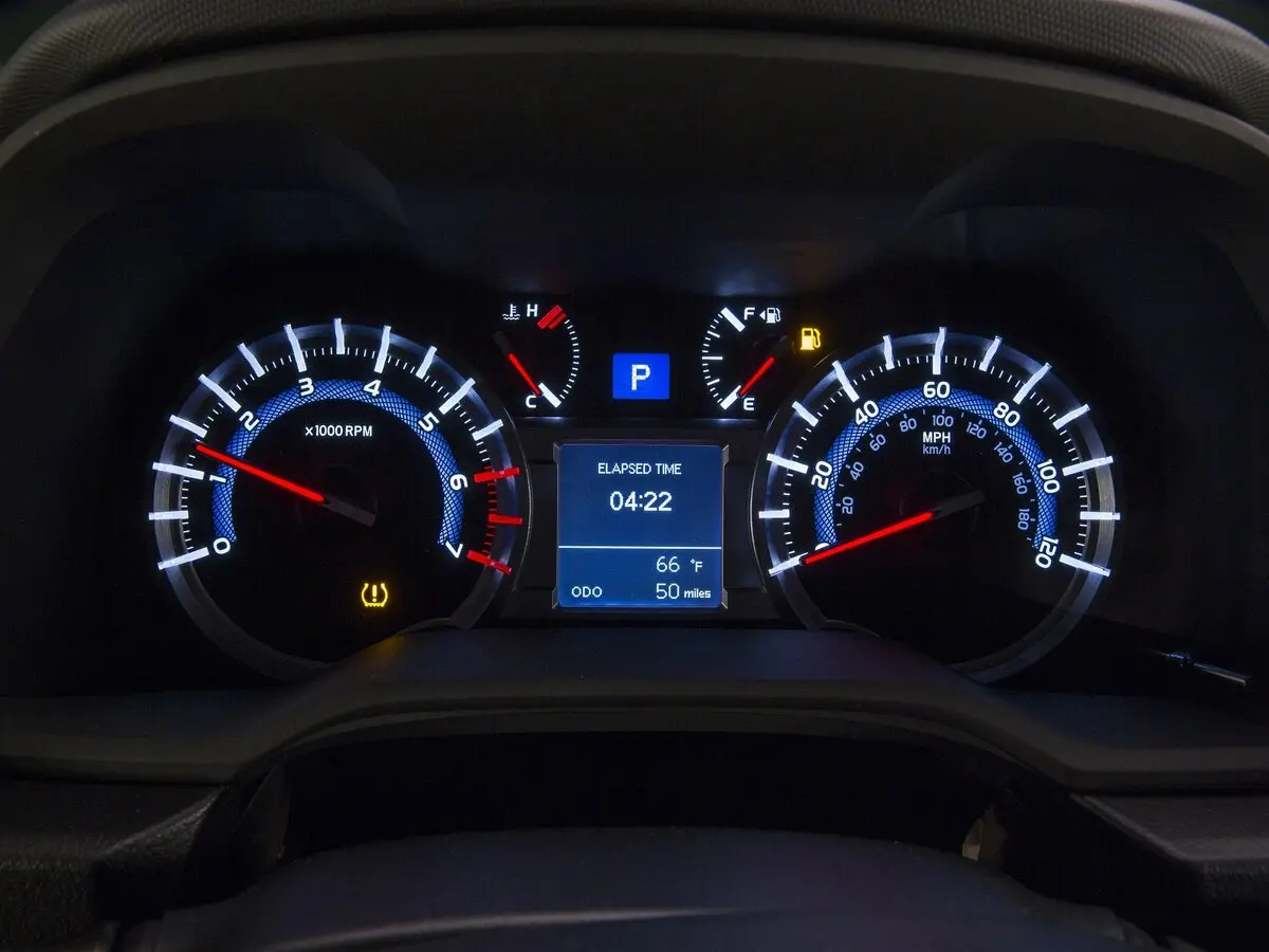 Toyota 4Runner V Рестайлинг Внедорожник 5 дв. — фото 8