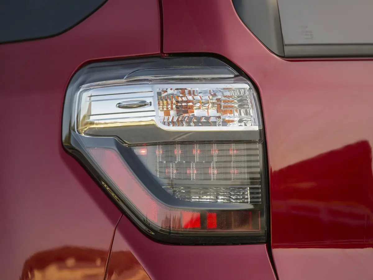 Toyota 4Runner V Рестайлинг Внедорожник 5 дв. — фото 16