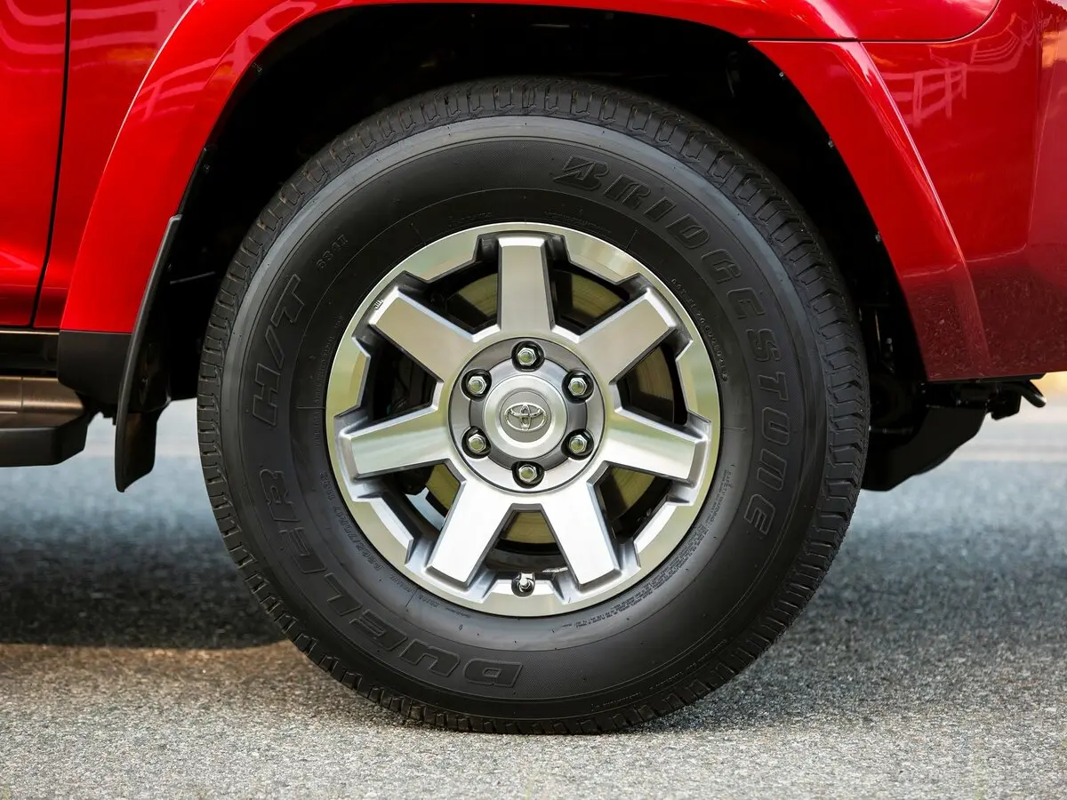 Toyota 4Runner V Рестайлинг Внедорожник 5 дв. — фото 18