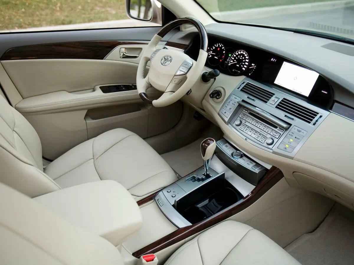 Toyota Avalon III Рестайлинг Седан — фото 6