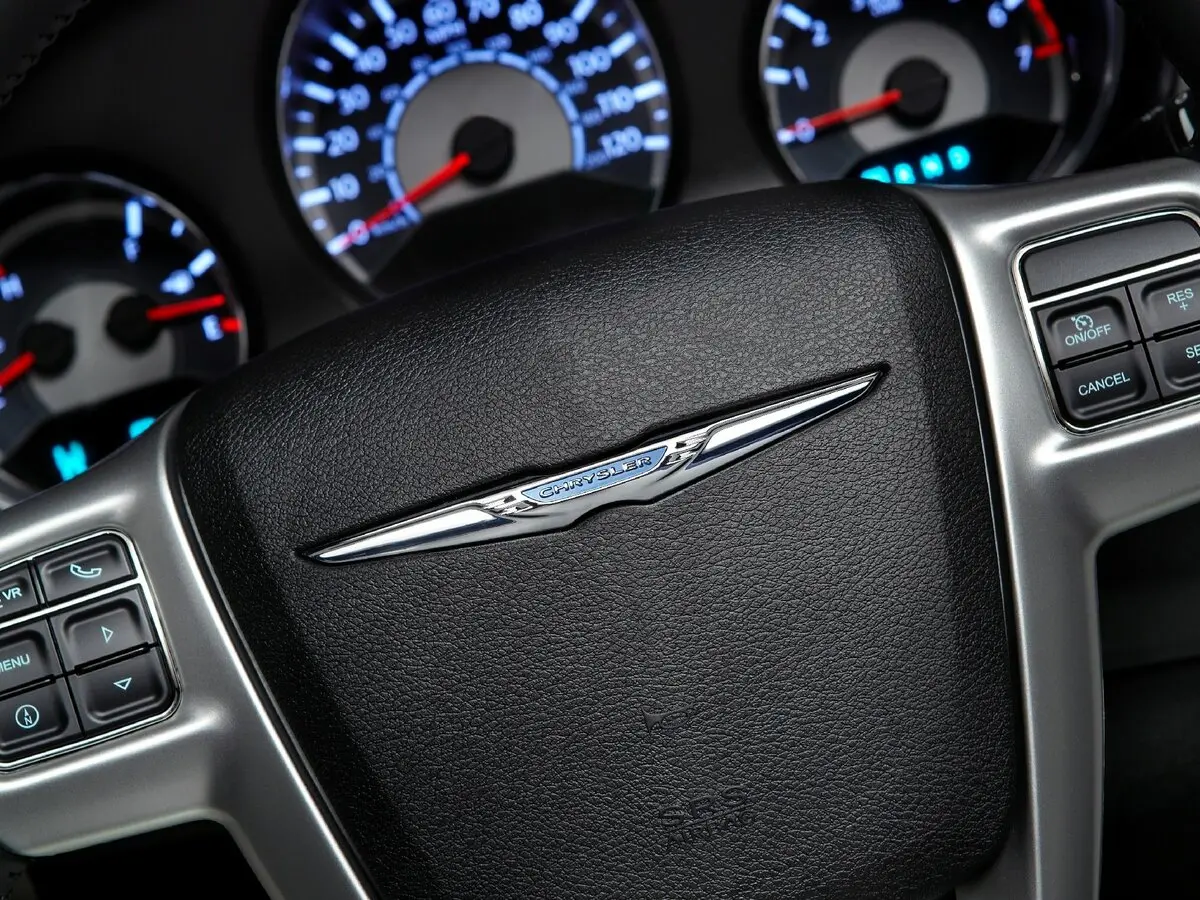 Chrysler 200 I Кабриолет — photo 11
