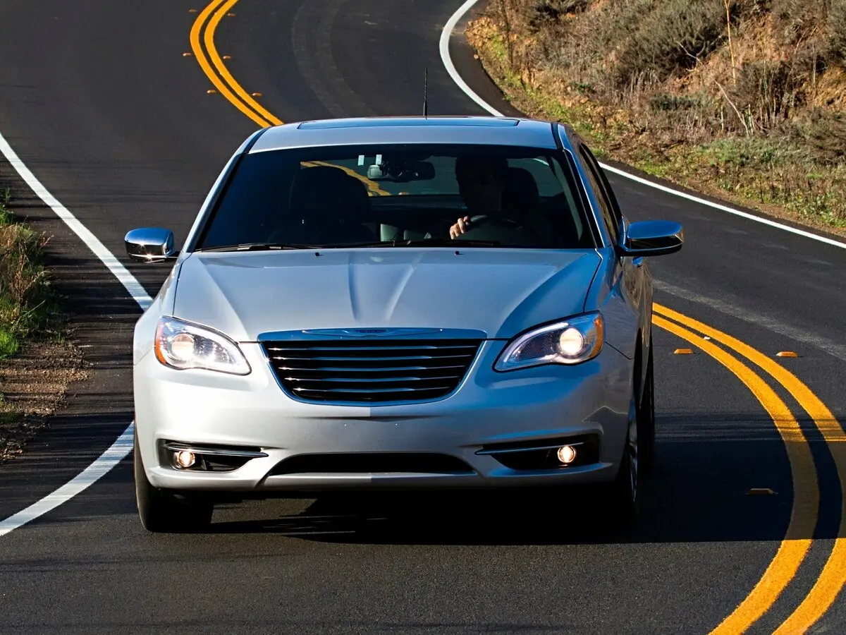 Chrysler 200 I Седан — сүрөт 2