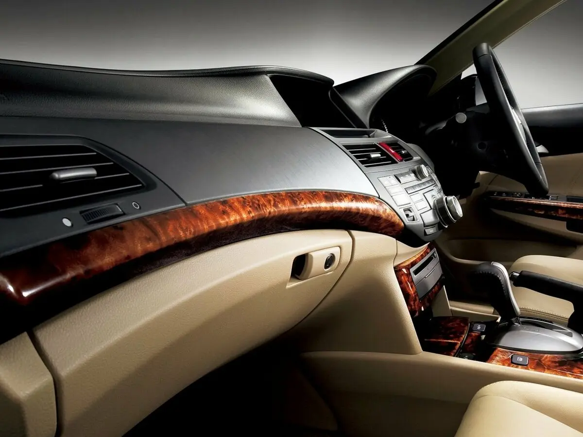 Honda Inspire V Рестайлинг Седан — фото 4