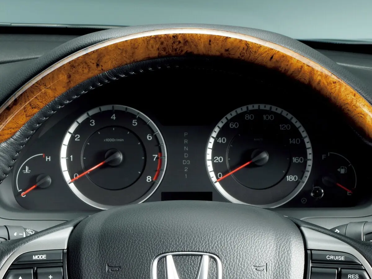 Honda Inspire V Рестайлинг Седан — фото 6