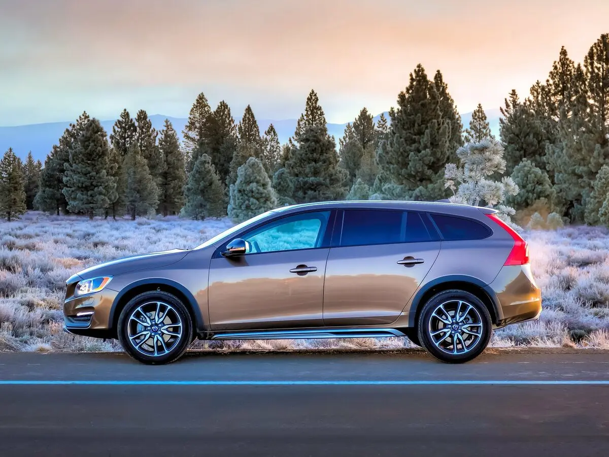Volvo V60 Cross Country I Универсал 5 дв. — 照片 2