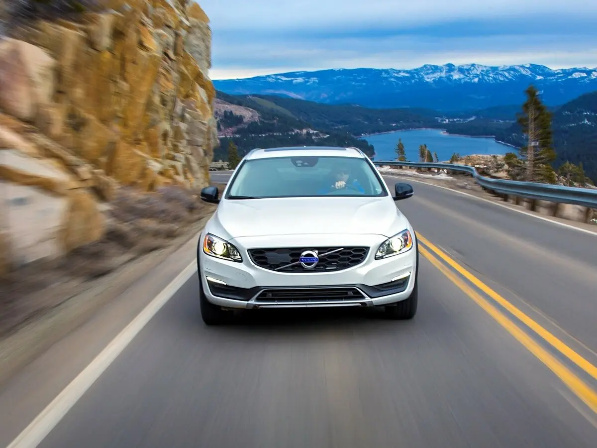 Volvo V60 Cross Country I Универсал 5 дв. — 照片 3
