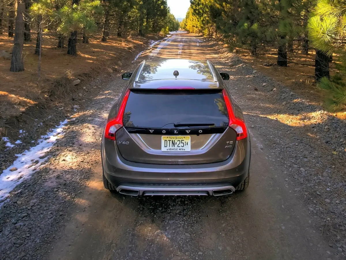 Volvo V60 Cross Country I Универсал 5 дв. — 照片 4