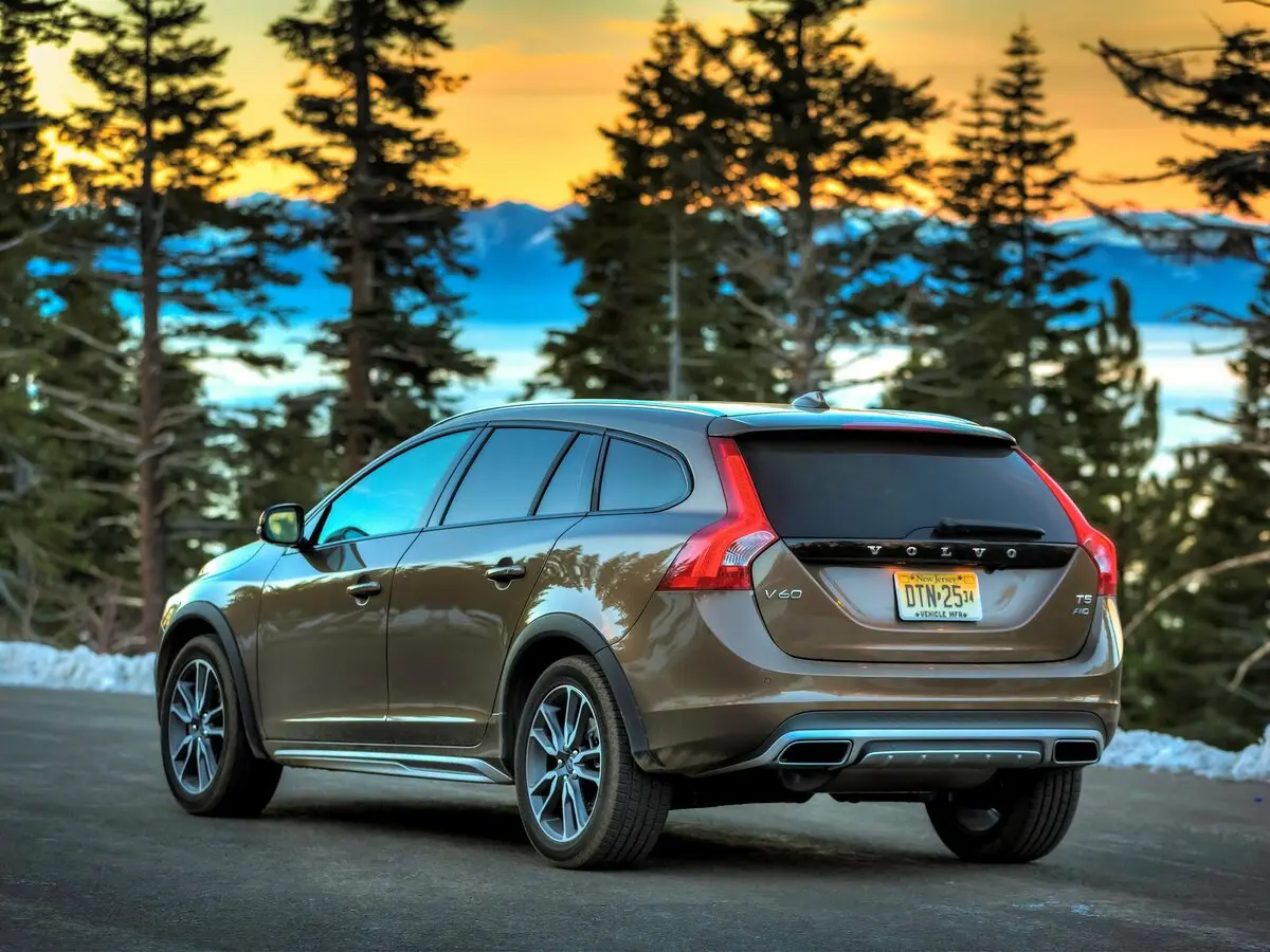 Volvo V60 Cross Country I Универсал 5 дв. — 照片 5