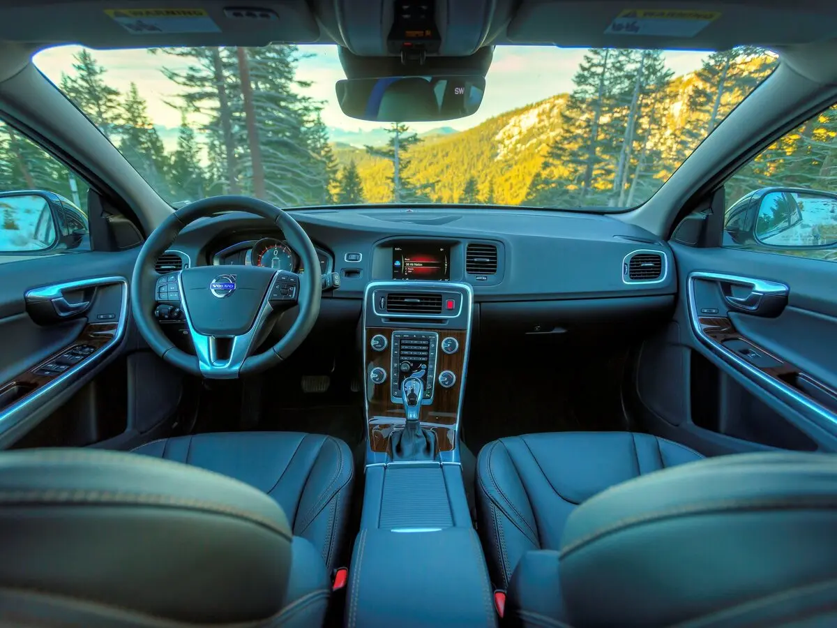 Volvo V60 Cross Country I Универсал 5 дв. — 照片 6