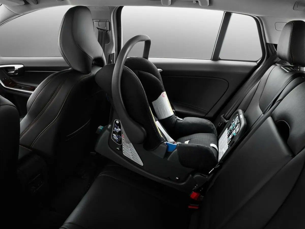 Volvo V60 Cross Country I Универсал 5 дв. — 照片 8