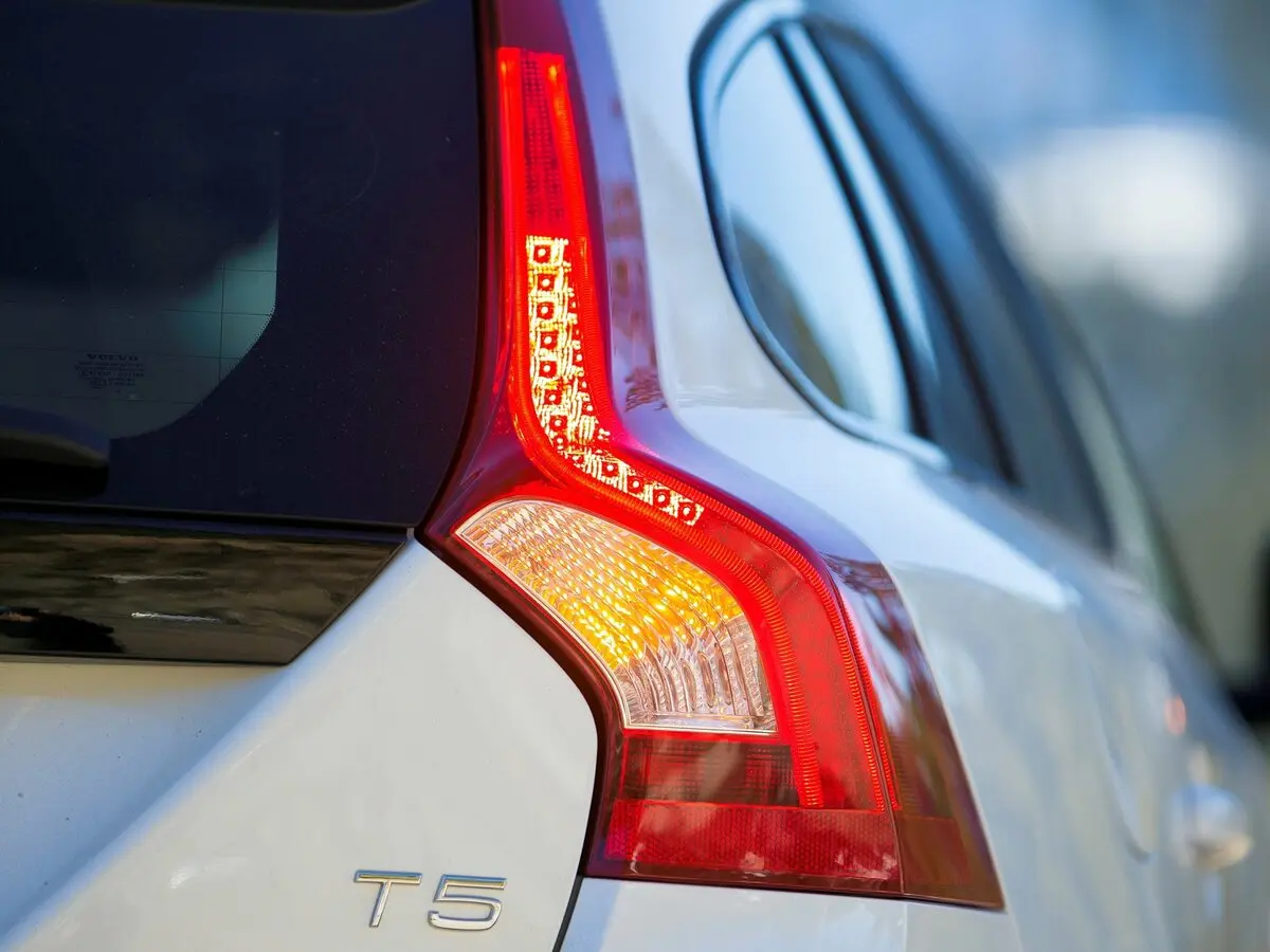 Volvo V60 Cross Country I Универсал 5 дв. — 照片 11