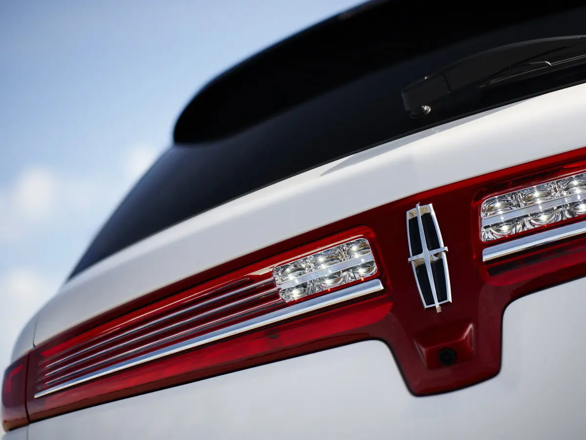 Lincoln MKT I Рестайлинг Внедорожник 5 дв. — 照片 16