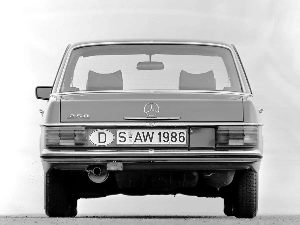 Mercedes-Benz W114 1968 – 1977 Седан — сүрөт 4