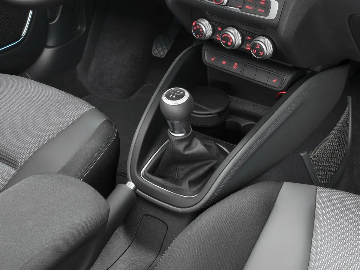 Audi A1 I (8X) Рестайлинг Хэтчбек 5 дв. Sportback — photo 14