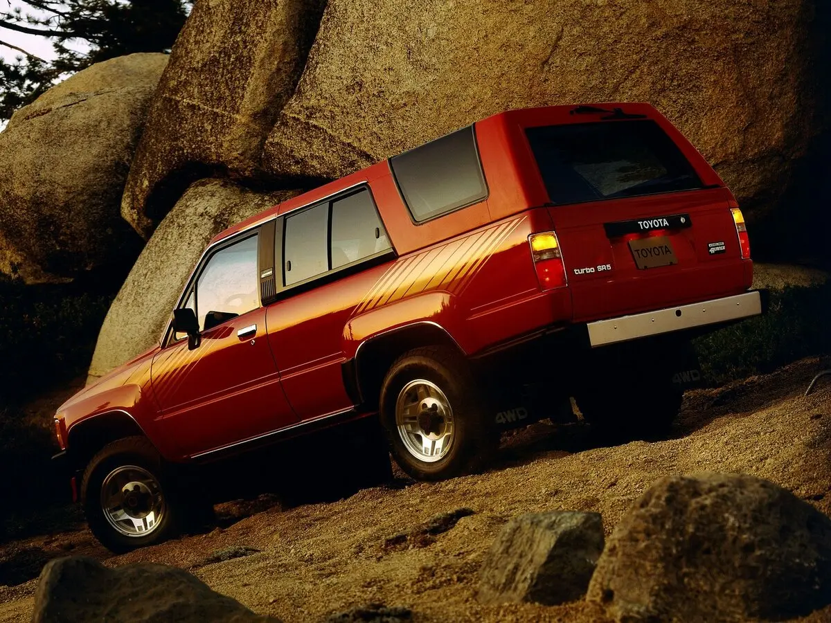 Toyota 4Runner I Внедорожник 3 дв. — фото 3