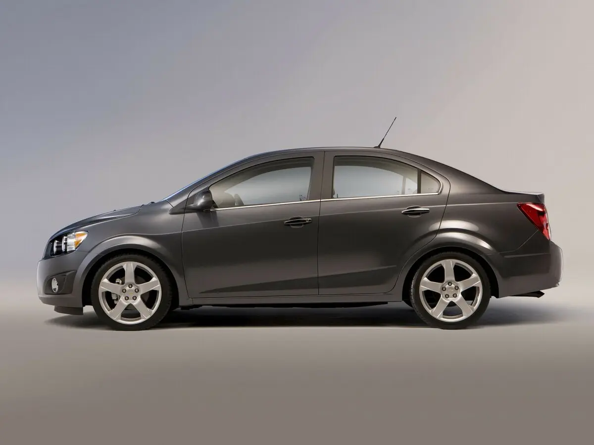 Chevrolet Sonic I Седан — photo 2