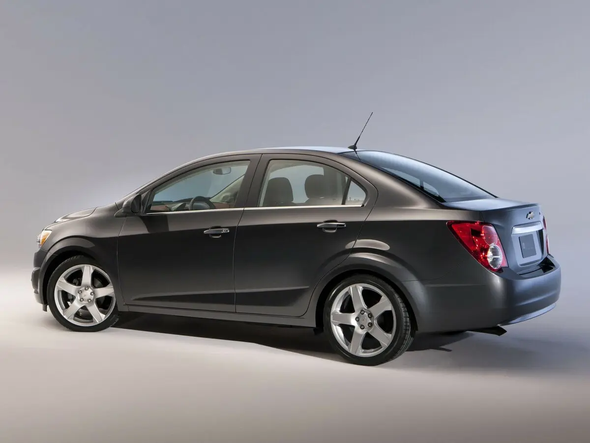 Chevrolet Sonic I Седан — photo 4