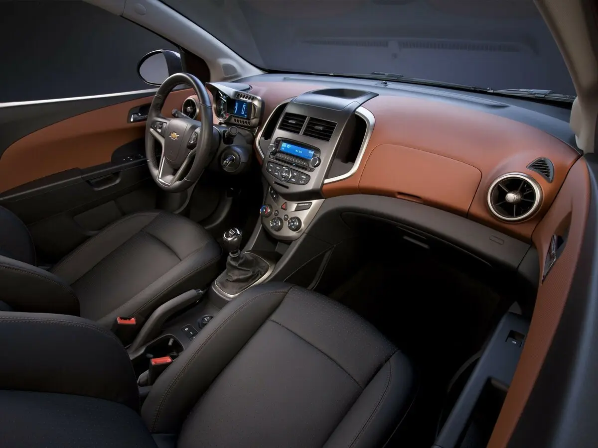 Chevrolet Sonic I Седан — photo 6