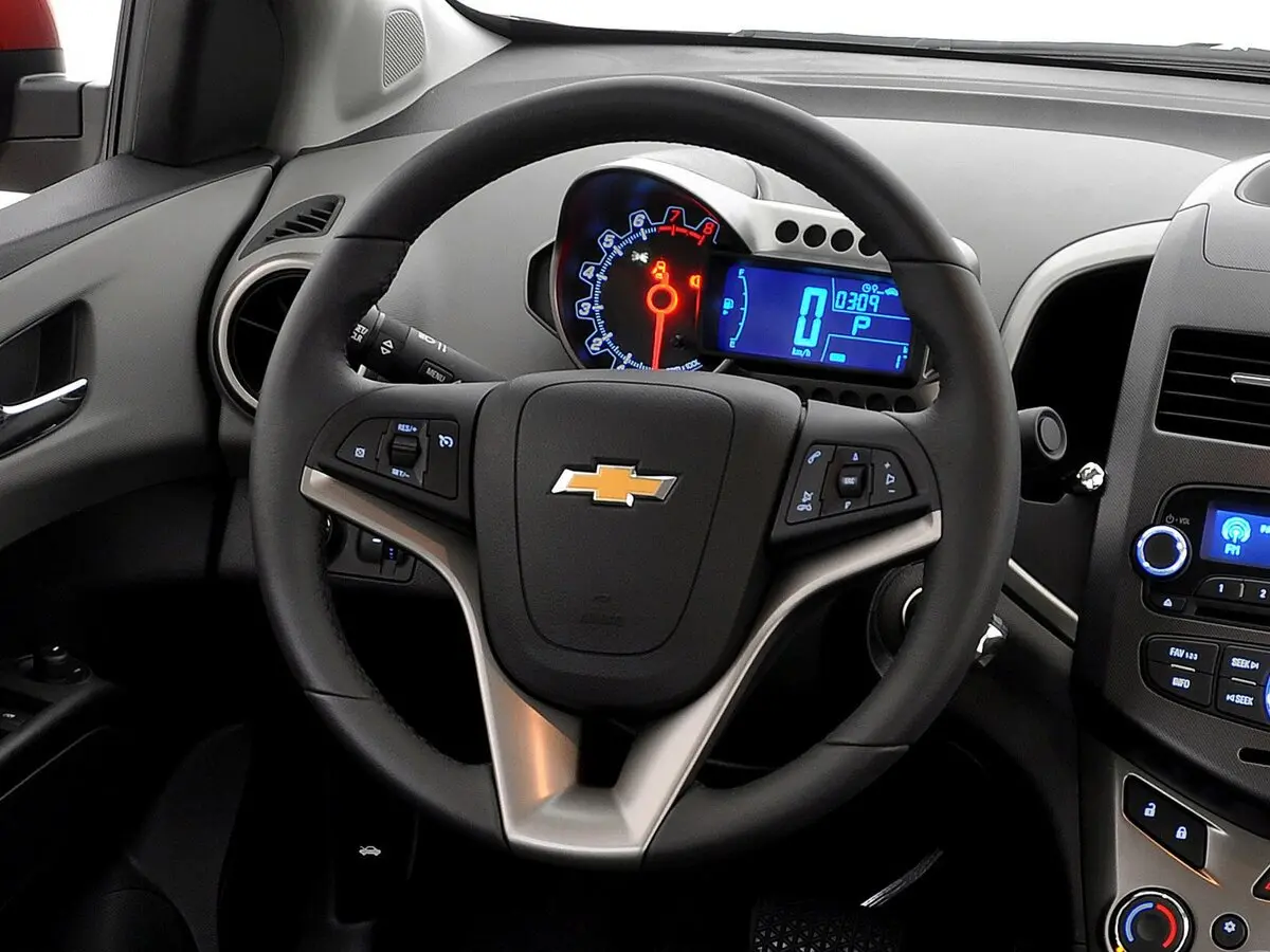 Chevrolet Sonic I Седан — photo 8