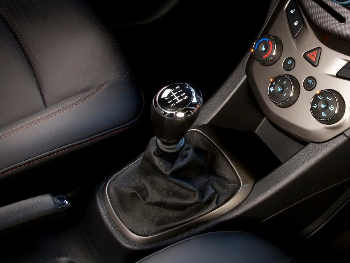 Chevrolet Sonic I Седан — photo 10