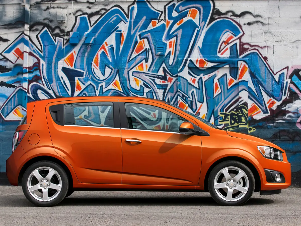 Chevrolet Sonic I Хэтчбек 5 дв. — сүрөт 2