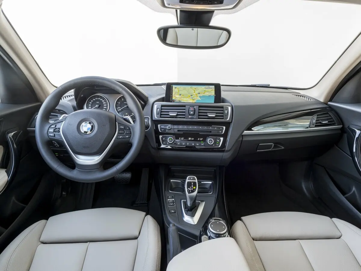 BMW 1 серии II (F20/F21) Рестайлинг Хэтчбек 5 дв. — 照片 6