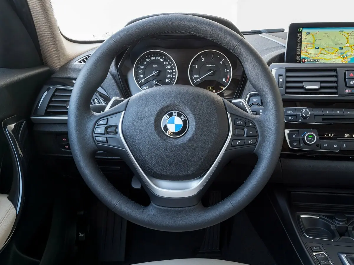 BMW 1 серии II (F20/F21) Рестайлинг Хэтчбек 5 дв. — 照片 9